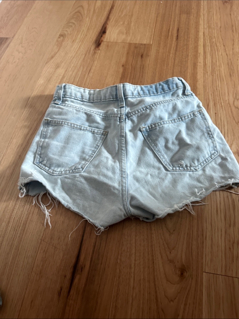 Light Blue high-waisted distressed Denim Shorts - Women - Picture 4 of 4